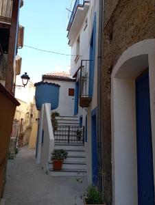 a narrow alley with blue and white buildings at A casa dell’amica mia in San Nicola Arcella