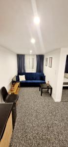 a living room with a blue couch in a room at Apartamenty Daniłowskiego in Piotrków Trybunalski