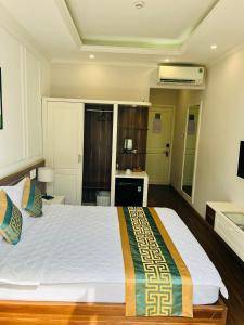 a bedroom with a large bed and a kitchen at NEW CITY HOTEL in Tây Ninh