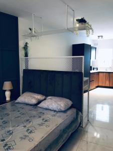 Postel nebo postele na pokoji v ubytování Zenith Apartment A20
