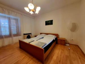 a bedroom with a bed and a ceiling fan at WatAir House Apartman Sarud in Sarud