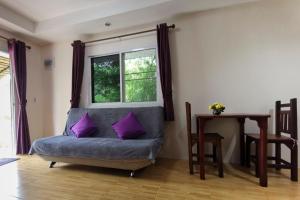 Posezení v ubytování Harmony Naturist Resort Rawai Phuket 18yr minimum age only nudist nake d FKK