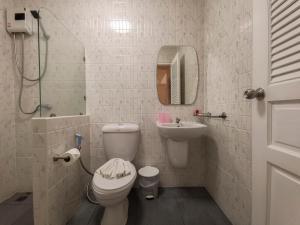 Koupelna v ubytování Harmony Naturist Resort Rawai Phuket 18yr minimum age only nudist nake d FKK