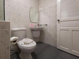 Koupelna v ubytování Harmony Naturist Resort Rawai Phuket 18yr minimum age only nudist nake d FKK