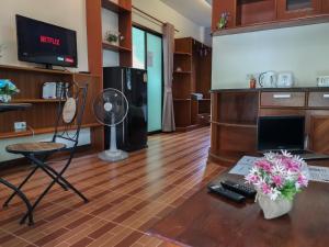 Kuchyň nebo kuchyňský kout v ubytování Harmony Naturist Resort Rawai Phuket 18yr minimum age only nudist nake d FKK