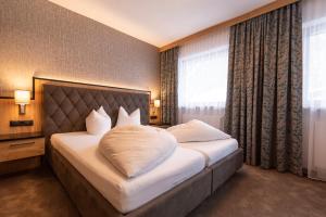 Łóżko lub łóżka w pokoju w obiekcie Hotel Garni Försterheim