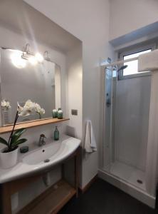 Kylpyhuone majoituspaikassa Casa di Roby