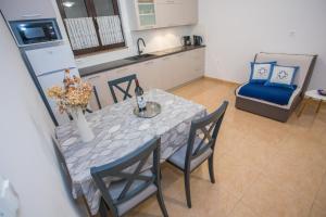 Kuchyňa alebo kuchynka v ubytovaní Apartment Ivan 2