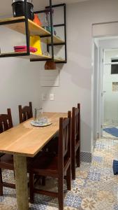 a dining room with a wooden table and chairs at Lagoa Quente Flat Service in Caldas Novas