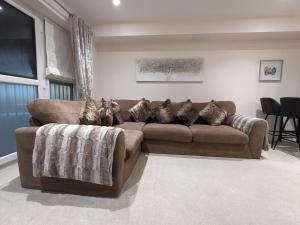 Posezení v ubytování Stunning 2-Bed Apartment in Stevenage, Sleeps 5 with free Private Parking