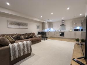 Posezení v ubytování Stunning 2-Bed Apartment in Stevenage, Sleeps 5 with free Private Parking
