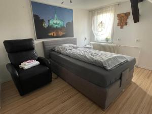 Un pat sau paturi într-o cameră la "An der Lindenberganlage"