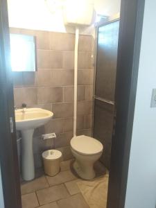 a bathroom with a toilet and a sink at Casa ampla a 50metros do mar in Balneario Barra do Sul