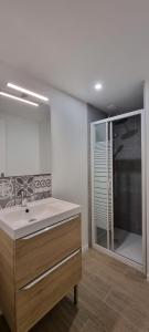 Kúpeľňa v ubytovaní Chambres avec douche privative dans appartement partagé - Metro - Wifi