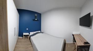 Televízia a/alebo spoločenská miestnosť v ubytovaní Chambres avec douche privative dans appartement partagé - Metro - Wifi