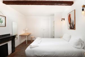 Posteľ alebo postele v izbe v ubytovaní Le Perroquet Cosy Ultra-centre WIFI Netflix Garage