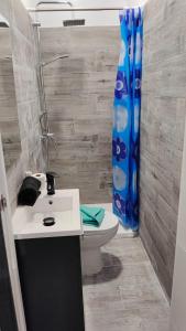 A bathroom at Lodge El Muelle Arinaga