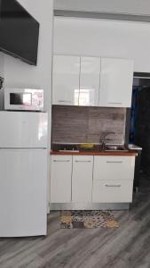 Kuchyň nebo kuchyňský kout v ubytování Lodge El Muelle Arinaga