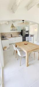Fotografia z galérie ubytovania Parking et Terrasse Maison au village totalement rénovée v destinácii Grimaud