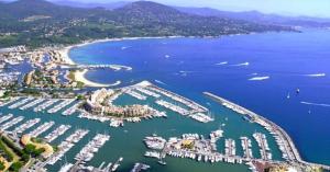 Fotografia z galérie ubytovania Parking et Terrasse Maison au village totalement rénovée v destinácii Grimaud