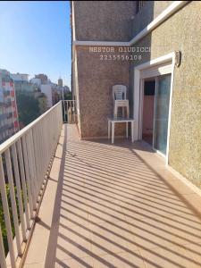 Ein Balkon oder eine Terrasse in der Unterkunft Alsina 2300 Depto 2 ambientes con terraza propia