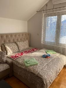 Łóżko lub łóżka w pokoju w obiekcie Apartman Mima