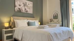 Ένα ή περισσότερα κρεβάτια σε δωμάτιο στο Central & Comfortable, 70m² Apt in Neos Kosmos