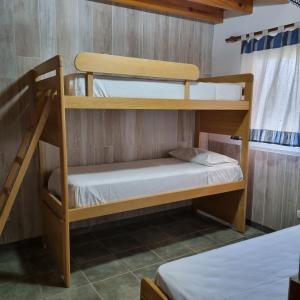 Bunk bed o mga bunk bed sa kuwarto sa Quinta Don Zenon