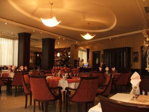 مطعم أو مكان آخر لتناول الطعام في The Regent Club Hotel