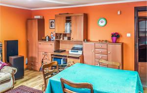 Η κουζίνα ή μικρή κουζίνα στο Gorgeous Home In Raciaz With Wifi
