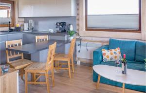 Η κουζίνα ή μικρή κουζίνα στο Pet Friendly Home In Jezierzany