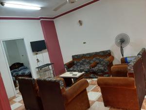 Aswan City Center Guest House的电视和/或娱乐中心
