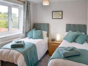 A bed or beds in a room at Staithe Cottage