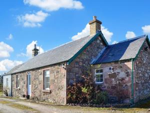 an old stone house on a dirt road at The Bothy - Uk33907 in Rattray