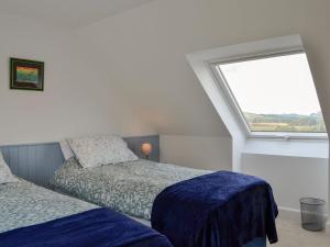 a bedroom with two beds and a window at Greenford Farm in Newtyle