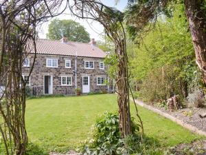 a stone house with a garden in front of it at Keldholme Cottage 1 - Uk10992 in Kirkbymoorside
