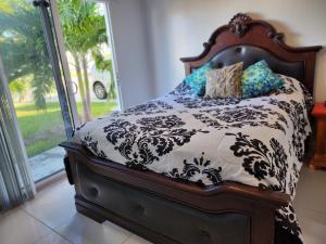 Krevet ili kreveti u jedinici u objektu LixyLouis minutes from Miami International Airport