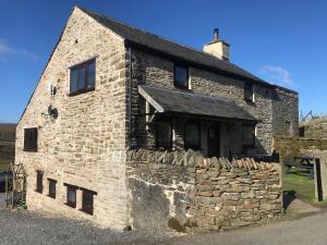 an old stone building with a stone wall at Ramblers Rest - Uk33474 in Nenthead