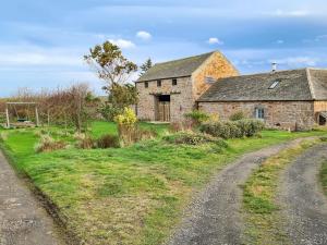 an old stone house on a dirt road at Dowie House Steading in Cheswick