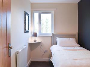 a bedroom with a bed and a window at One Dorchester Drive - Uk32037 in Inglewhite