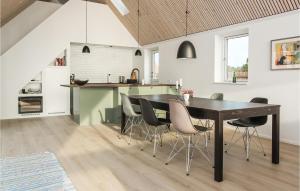 Kuchyň nebo kuchyňský kout v ubytování Gorgeous Home In Sams With House Sea View