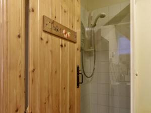 Kylpyhuone majoituspaikassa Broom Cottage