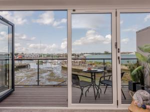 a balcony with a table and a view of the water at Marina House 