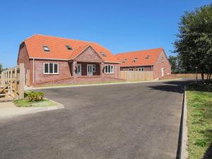 a row of houses on a driveway at Dawson Park 4 - Uk12663 in Mablethorpe