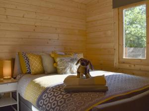 Un pat sau paturi într-o cameră la Poppy Lodge