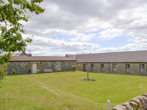 a house with a large yard in front of it at Lapwing Cottage in Longframlington