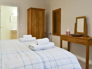 a bedroom with a bed with towels on it at Croft Cottage 3 - Uk10589 in Stillington