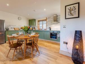 a kitchen and dining room with a table and chairs at Bluebell Lodge-uk32958 in Molash
