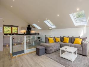 a living room with a couch and a kitchen at Waterside Lodge One - Uk33351 in Southowram