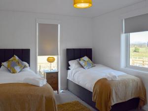 a bedroom with two beds and a window at Cree Lodge - Uk13636 in Creetown